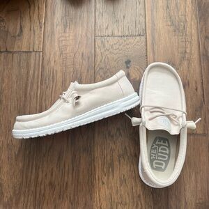 Hey Dude Women’s Cream Moccasins